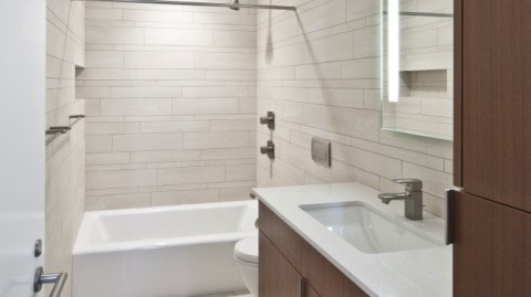 低预算卫生间翻新丨5000元焕新秘籍，附避坑指南